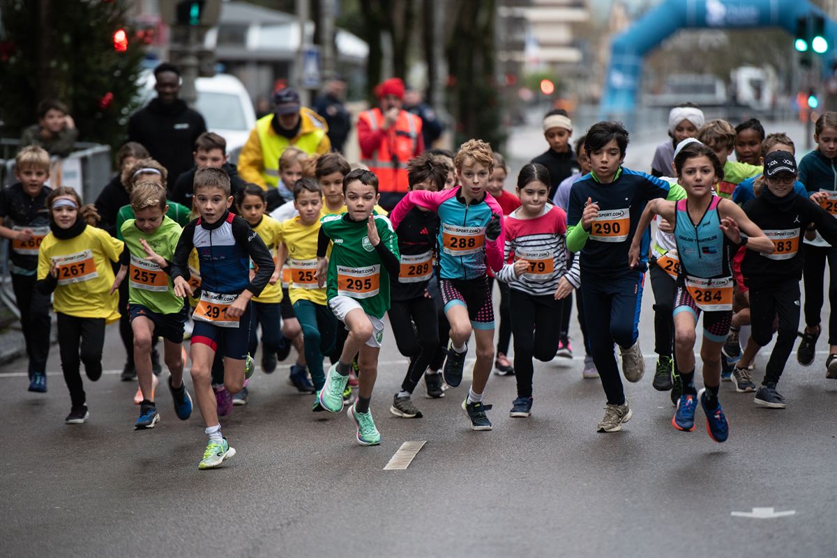 Départ des courses enfants de la Corrida des Lumières 2025